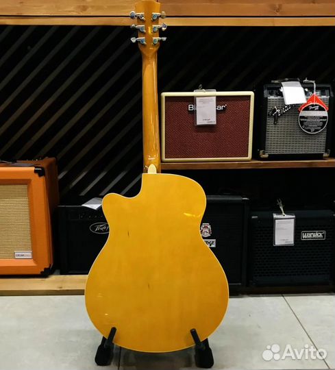 Акустическая гитара