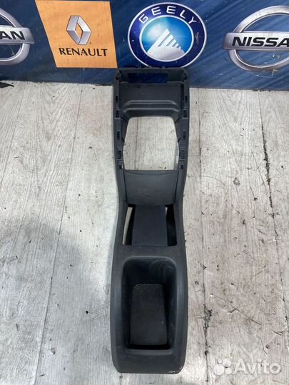 Центральная консоль между сидений renault megane 2