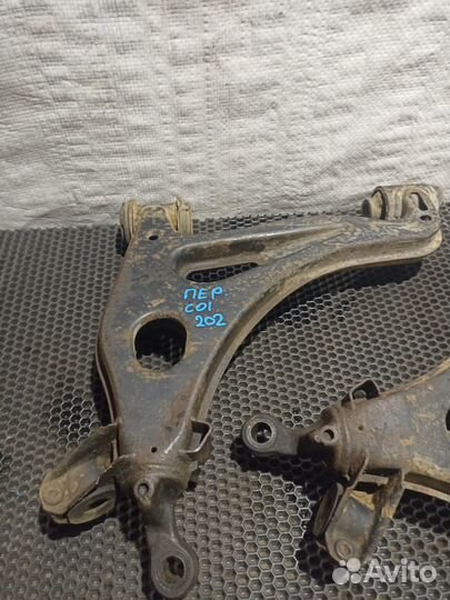 Передние нижние рычаги C220 W202 Mercedes