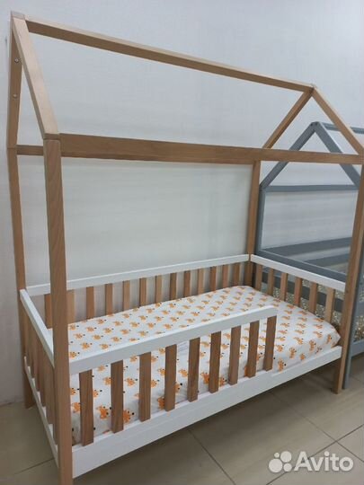 Кровать домик из массива Бука