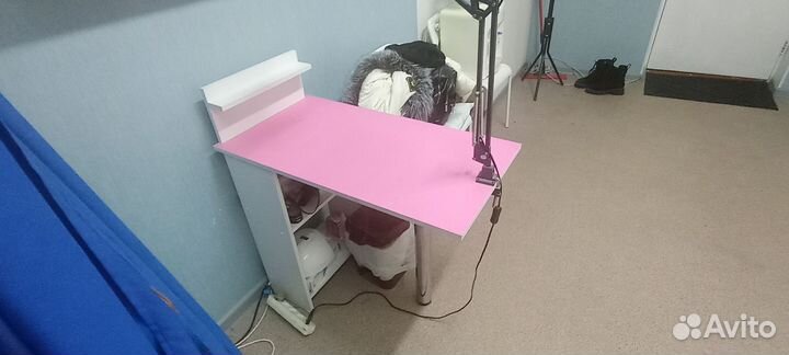 Маникюрный стол