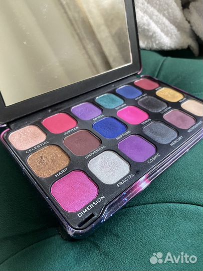 Палетка теней revolution flawless