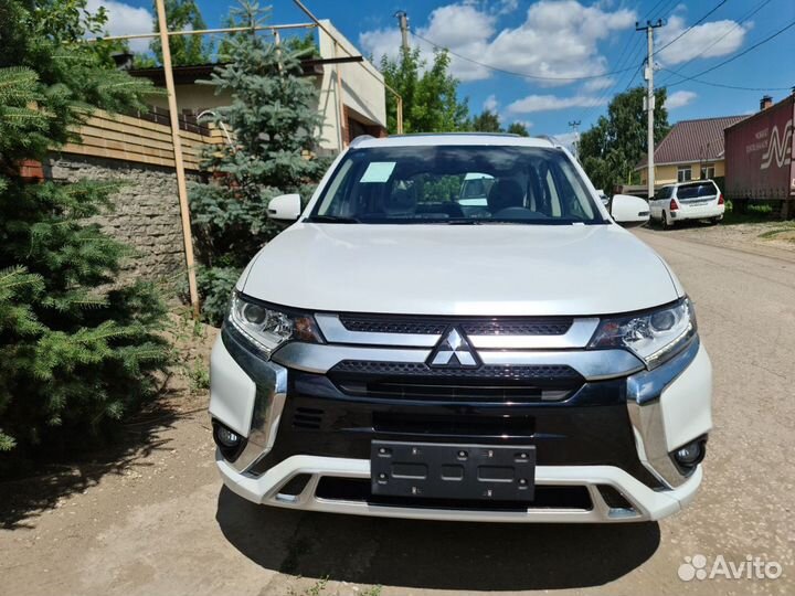 Mitsubishi Outlander 2.0 CVT, 2022, 100 км