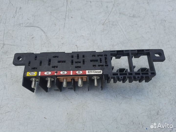 Блок предохранителей Фольксваген Пассат Б5