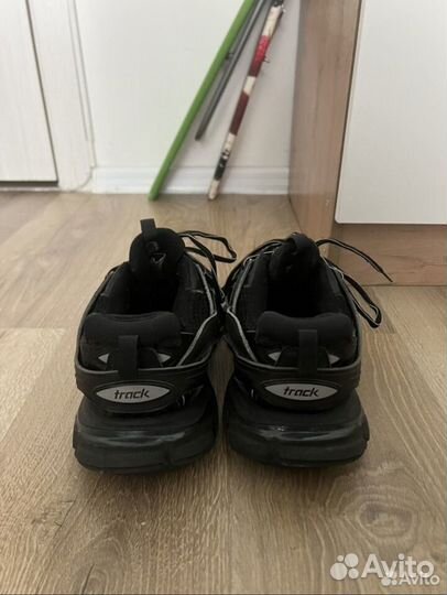 Balenciaga track 1 black