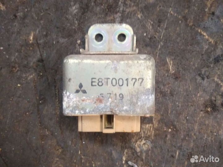 Реле бензонасоса Mitsubishi Pajero II