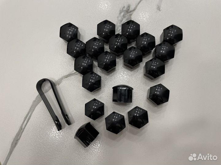 Колпачки черные на колесные болты 17 19 21 22