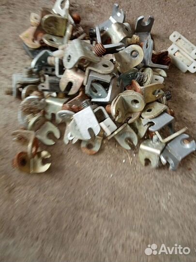 Уголок для полок