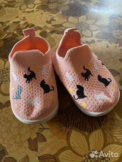 Продам обувь для девочки