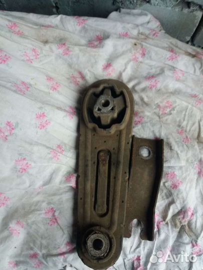 Подушка двигателя задняя renault logan