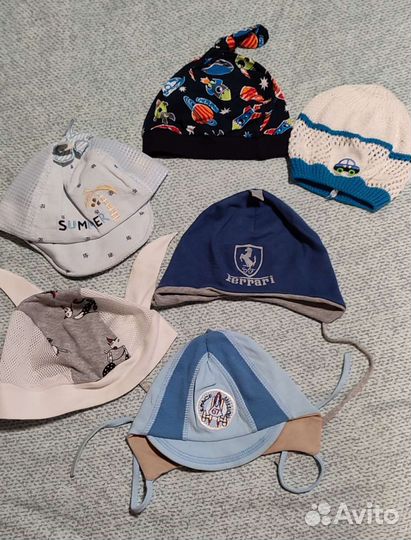 Шапочки на мальчика. Примерно на годик