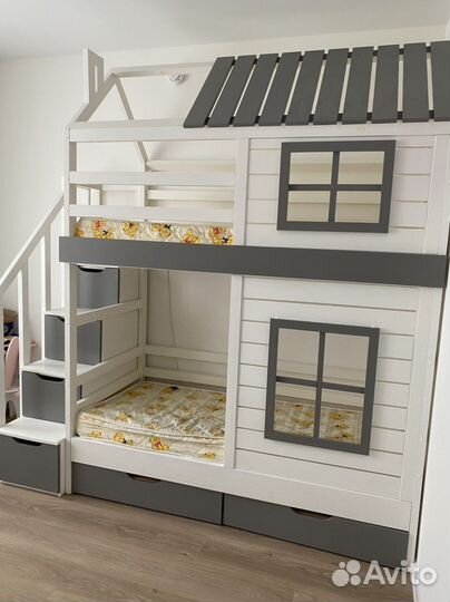 Двухъярусная кровать домик с лестницей-комодом