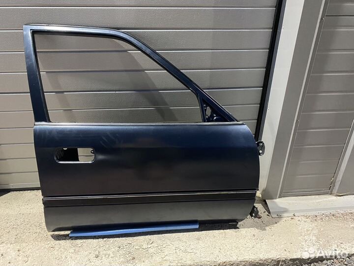 Дерь передняя правая,тойота карина