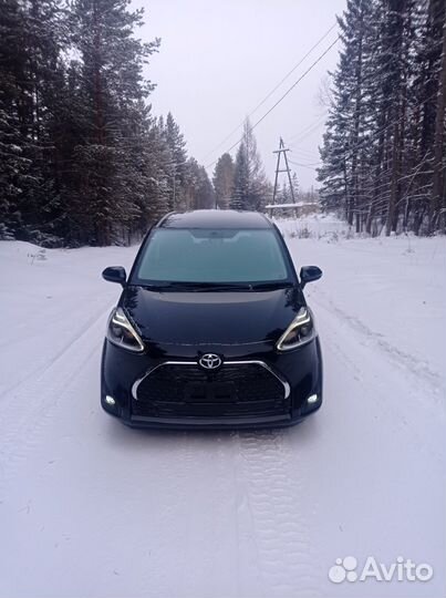 Автомобиль Toyota Sienta