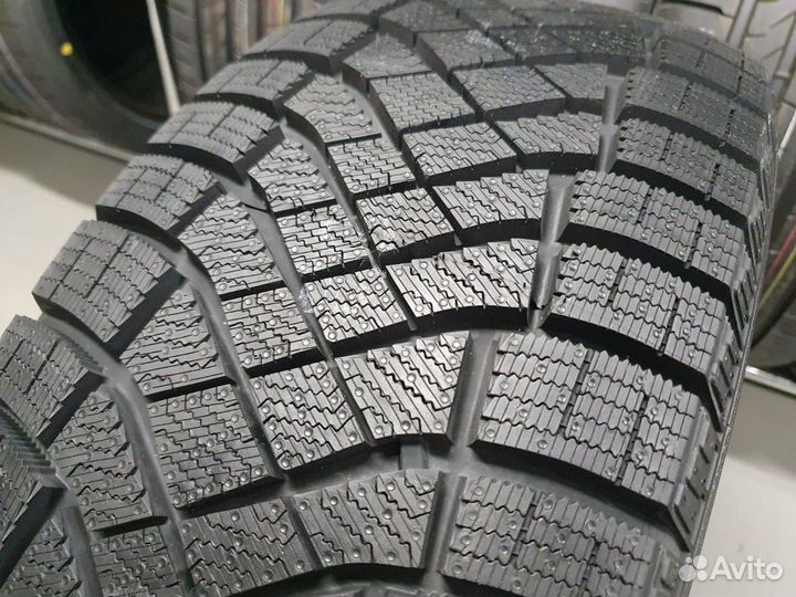 Pirelli Ice Zero FR 255/55 R19