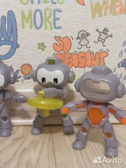 Коллекция игрушек роботы