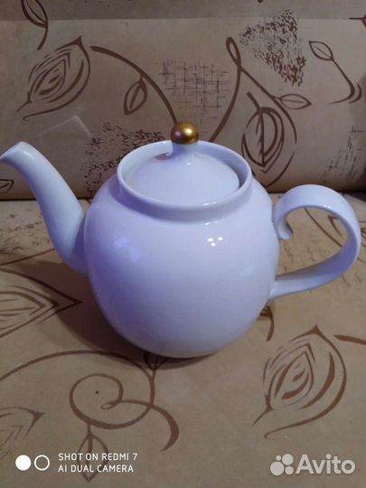 Чайник заварной, сахарница, чашки, блюдца