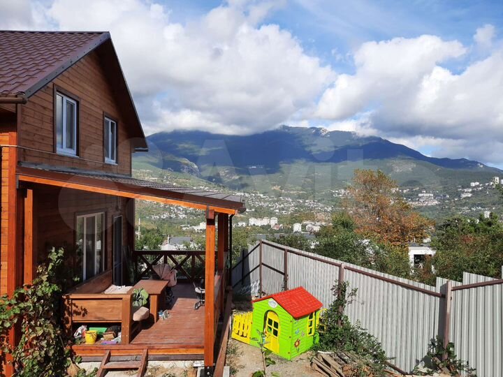 Дом 112 м² на участке 4 сот.