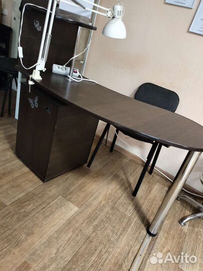 Маникюрный стол