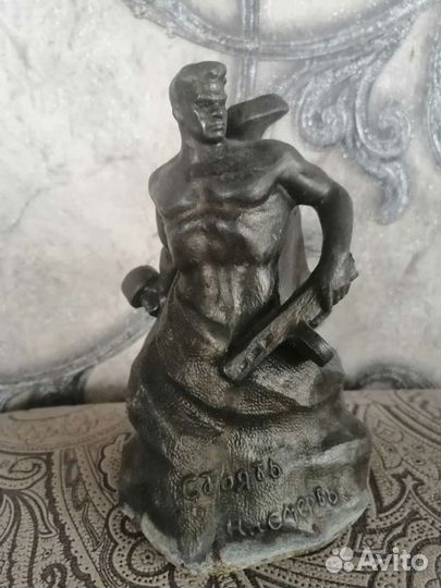 Коллекционная статуэтка