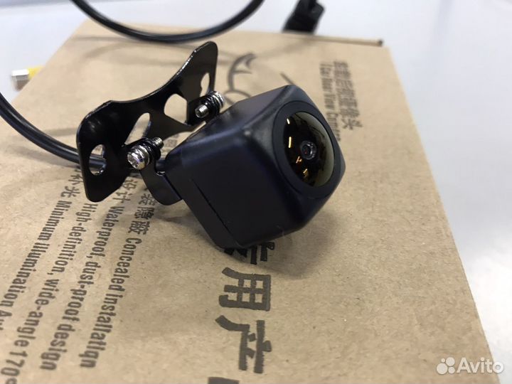 Камера заднего вида универсальная