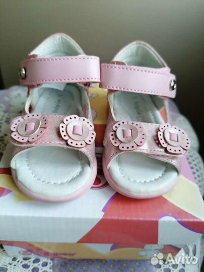 Босоножки для девочки новые 20размер