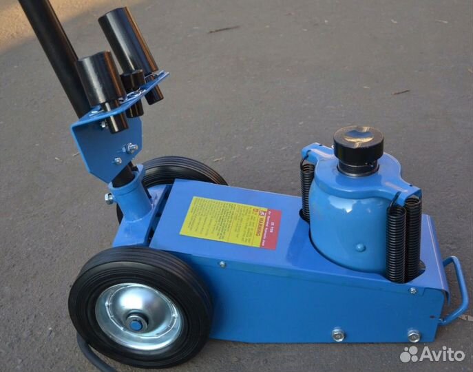 Домкрат подкатной 22т пневмогидравлический