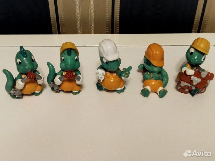 Киндер сюрприз игрушки 11 штук + вкладыши