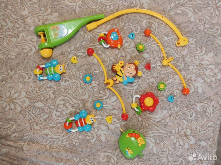 Мобиль на кроватку жирафики