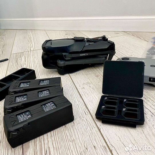 Квадрокоптер DJI Mavic 3 Fly More Combo