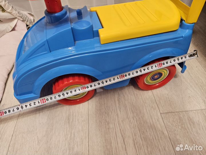 Машинка каталка детский