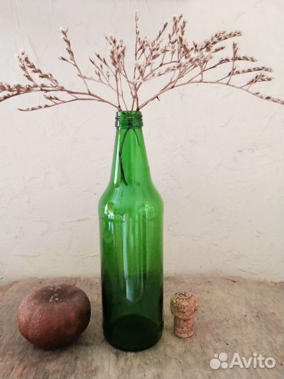 Бутылка зеленое стекло с красной крышкой