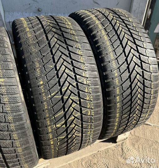 Bridgestone Blizzak LM-005 255/35 R20