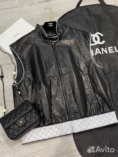 Кожаная жилетка chanel