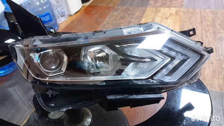 Фара правая Nissan Qahqai J-11