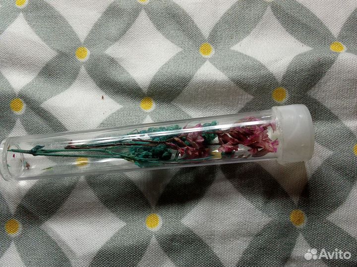 Колбочки с бисером и сухими цветами