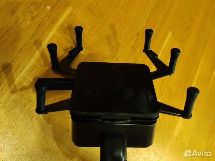 Автомобильный держатель планшета Luxa2 Thermaltake