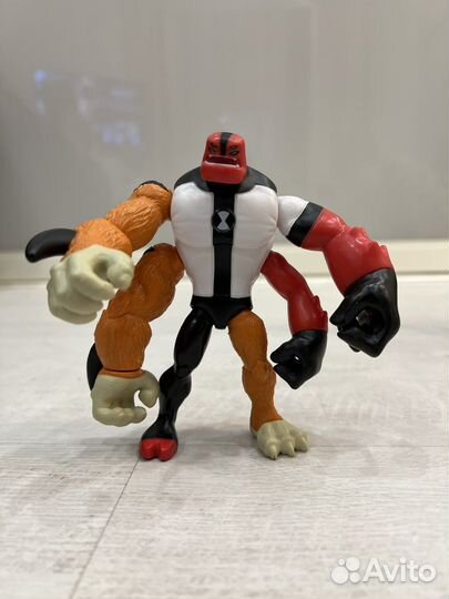 Фигурки из мультфильма Бен Тен с часми омнитрикс