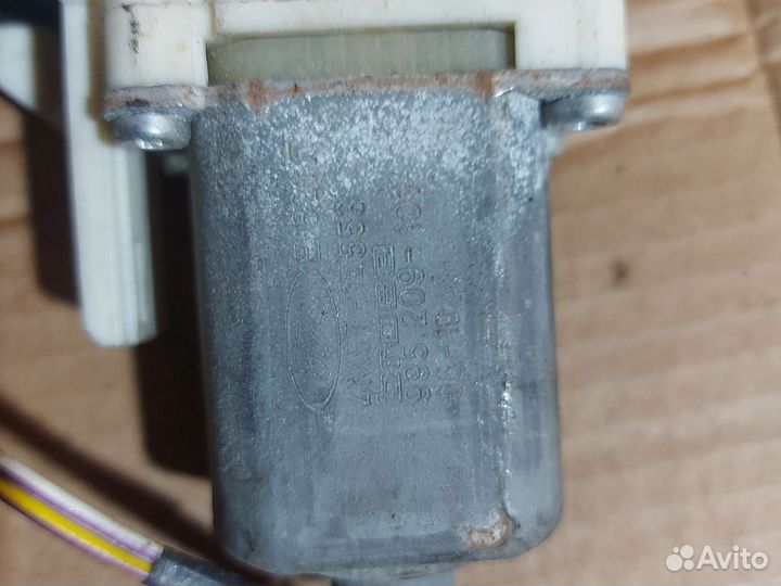 Моторчик стеклоподъемника P, P Ford Focus II