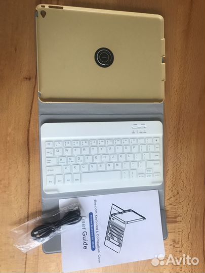 Чехол-книжка с блютуз-клавиатурой для iPad Air