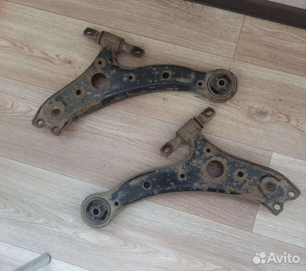 Рычаги передние Toyota Camry 30