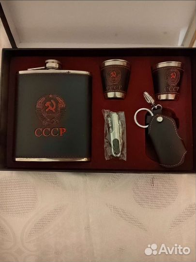 Фляжка со стопками