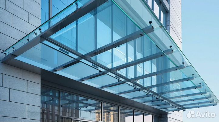 Стеклянный навес над входной группой