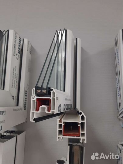 Пластиковое пвх окно и алюминиевый балкон