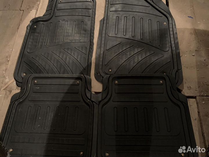 Автомобильные ковры универсальные