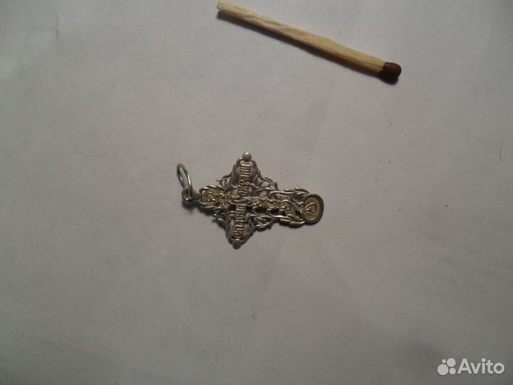 Серебряный крестик