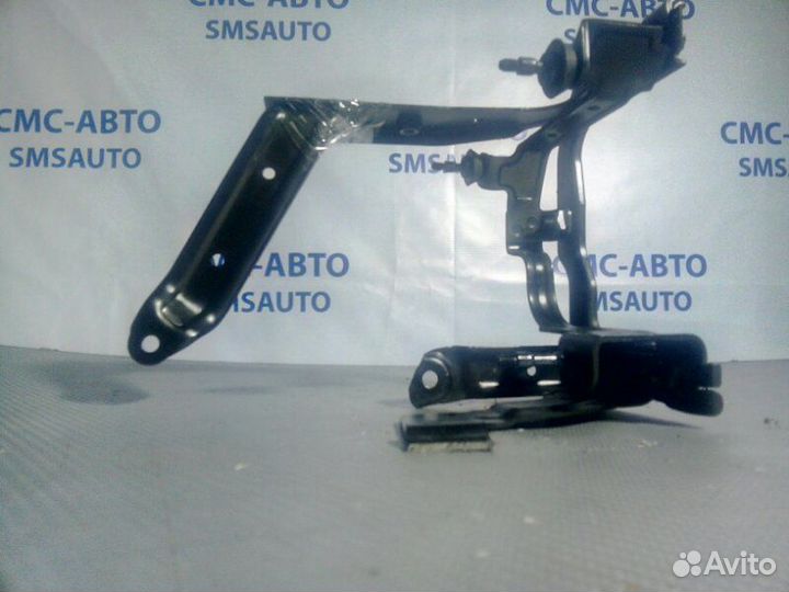 Кронштейн насоса гур Volvo C30 2005-2012