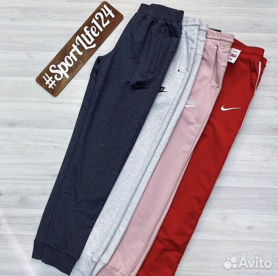 Спортивный костюм Nike женский