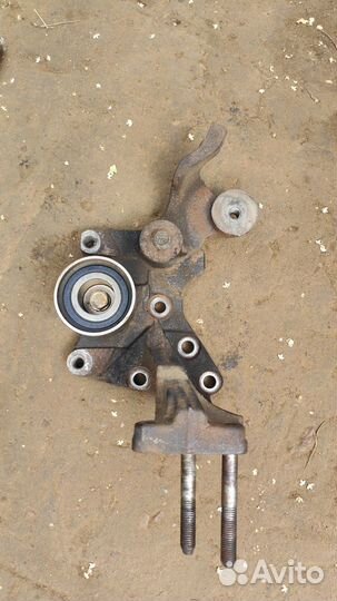 Кронштейн подушки двигателя lancer 9 2.0 4G63