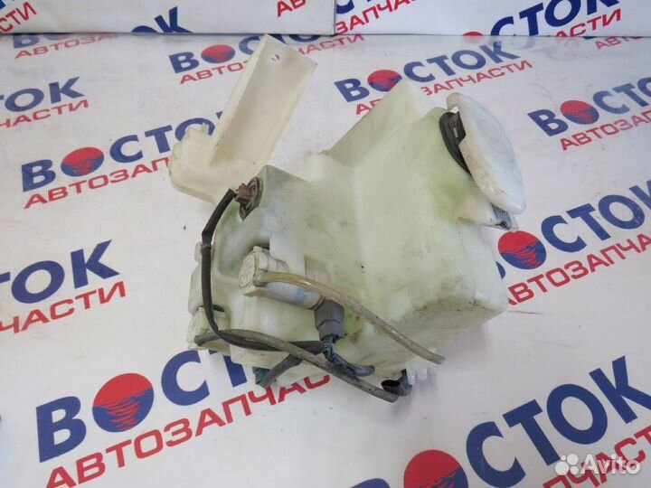 Бачок омывателя nissan caravan VWE25, vwme25, VRE2